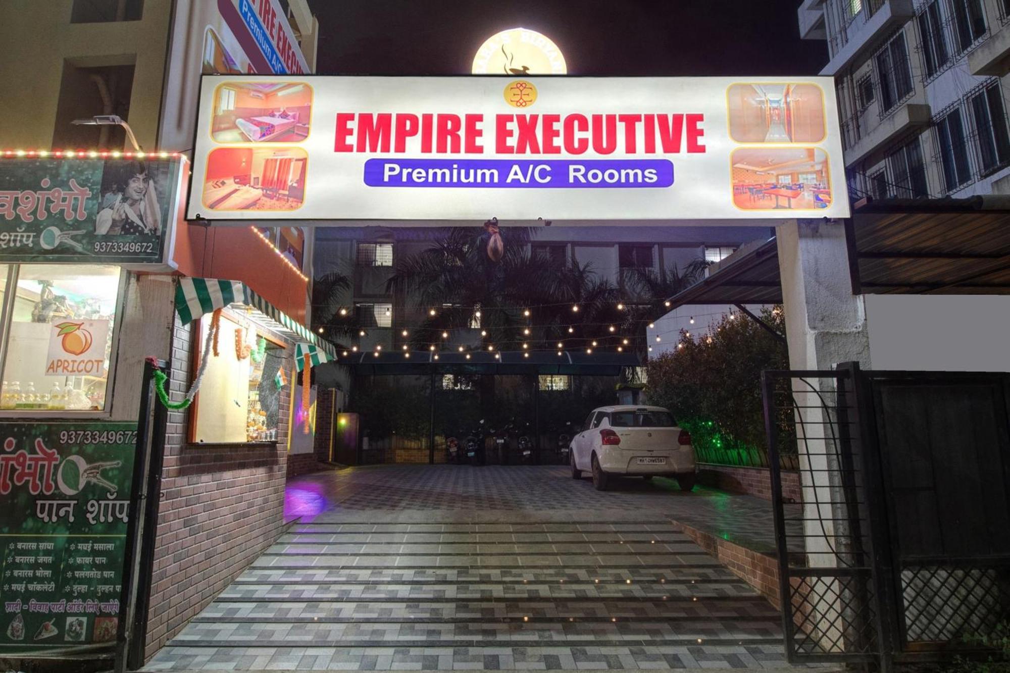 Super Townhouse Empire Executive Hotel Hinjawadi Exterior photo