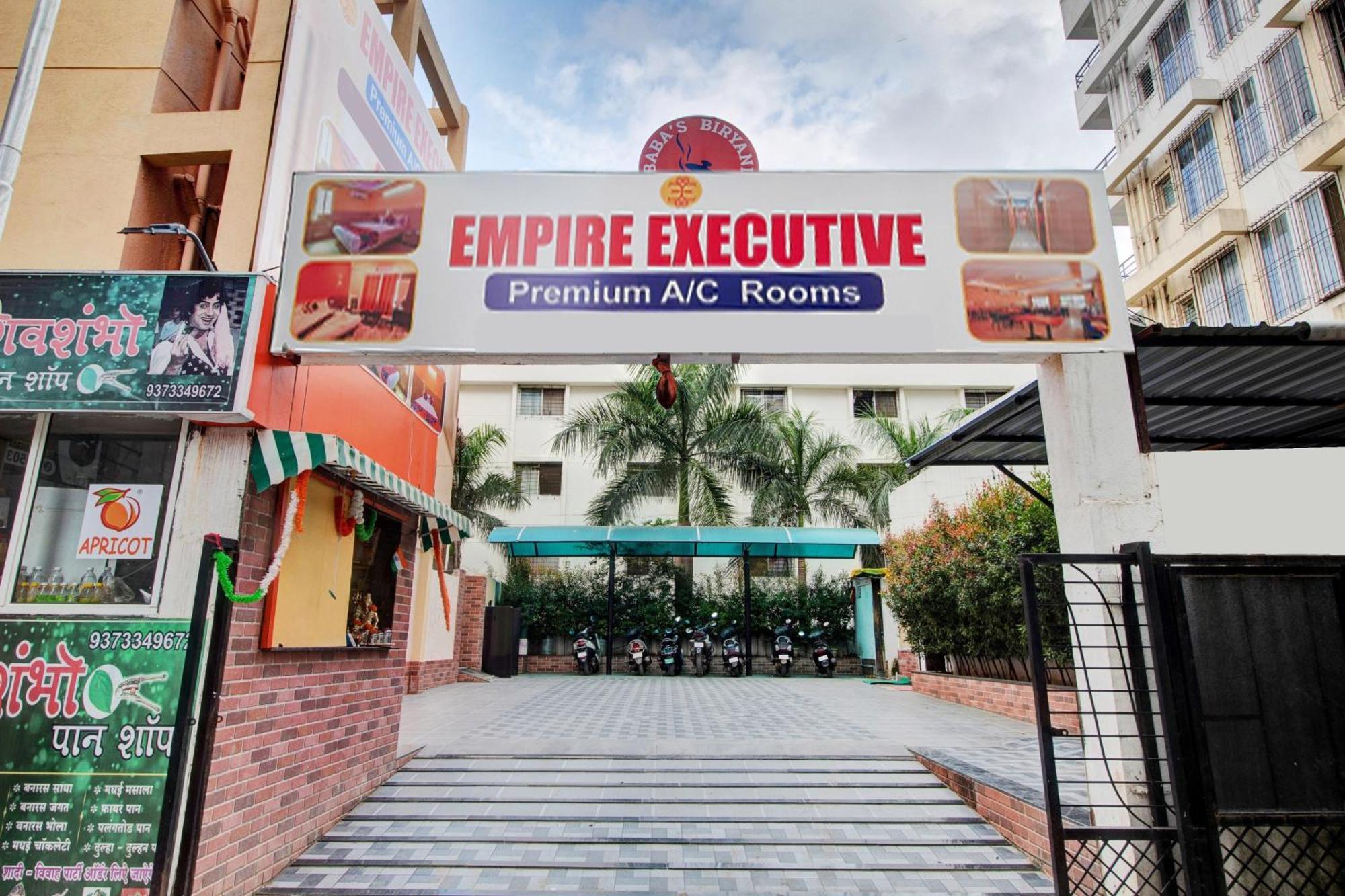 Super Townhouse Empire Executive Hotel Hinjawadi Exterior photo